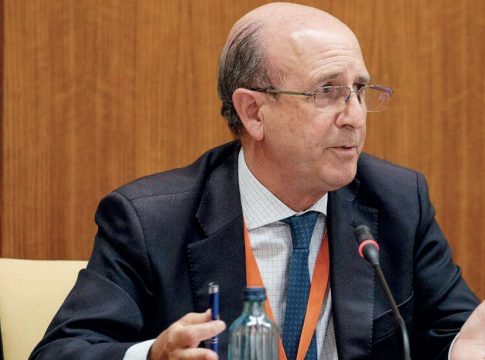 Rafael Caamaño: “¿Educación de segundo nivel?”
