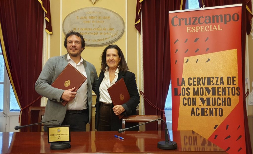 1 kilómetro de mostradores de Cruzcampo para el carnaval de Cádiz