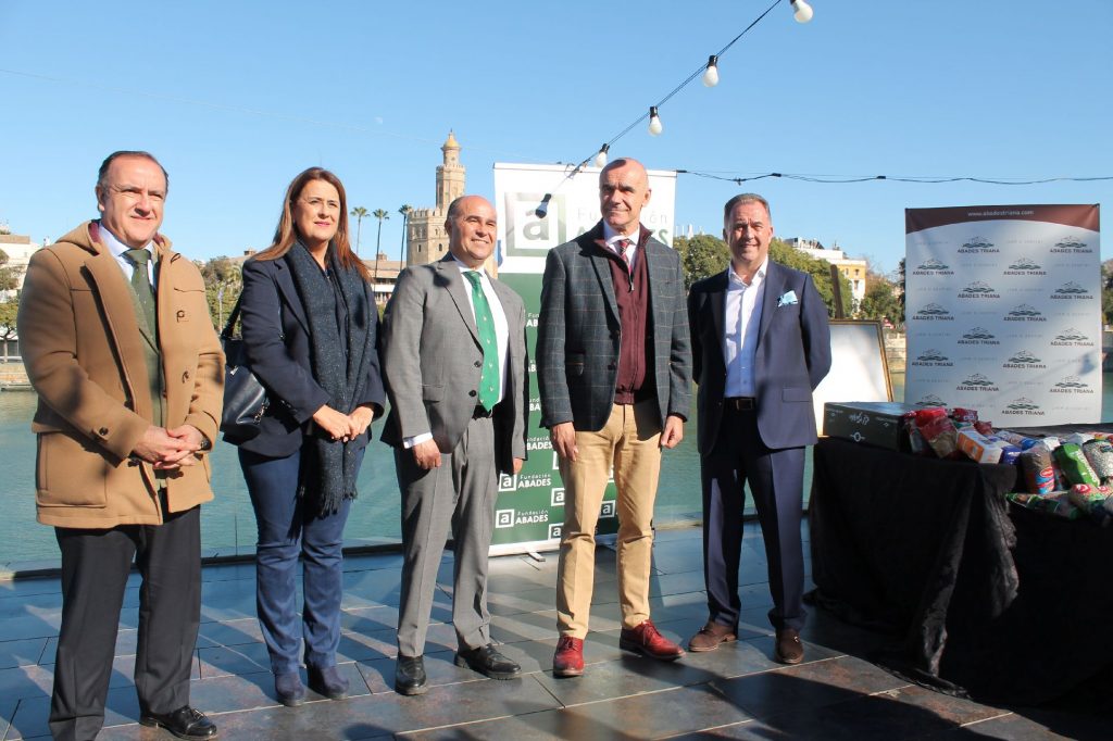 <strong>La Olla de San Antón de Abades Triana dona 1400 kilos de alimentos a la hermandad de la Sed (Sevilla)</strong>