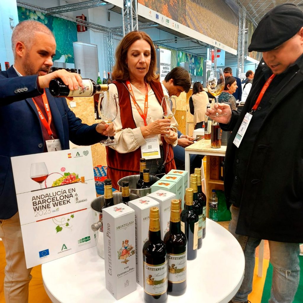 La Junta potencia la internacionalización de la industria vinícola andaluza en la muestra de referencia del vino en España