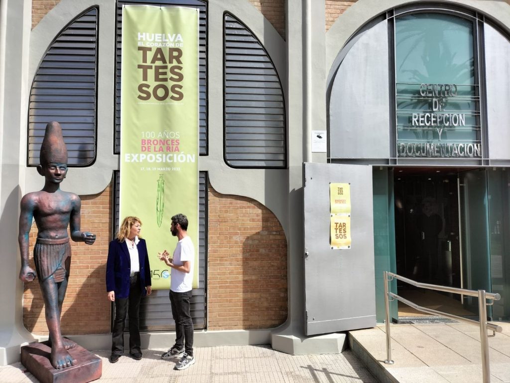 <strong>El Puerto de Huelva acoge durante este fin de semana la exposición ‘100 años. Bronces de la Ría’, conferencias y talleres enmarcados en la primera jornada patrimonial ‘Huelva, el corazón de Tartessos’</strong>