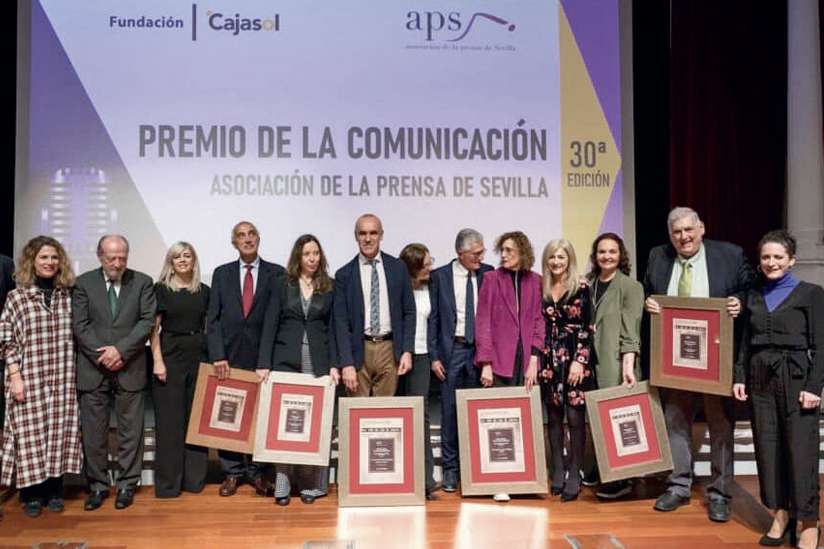 Lourdes Lucio y Lucrecia Hevia reciben el XXX Premio de la Comunicación de la Asociación de la Prensa de Sevilla