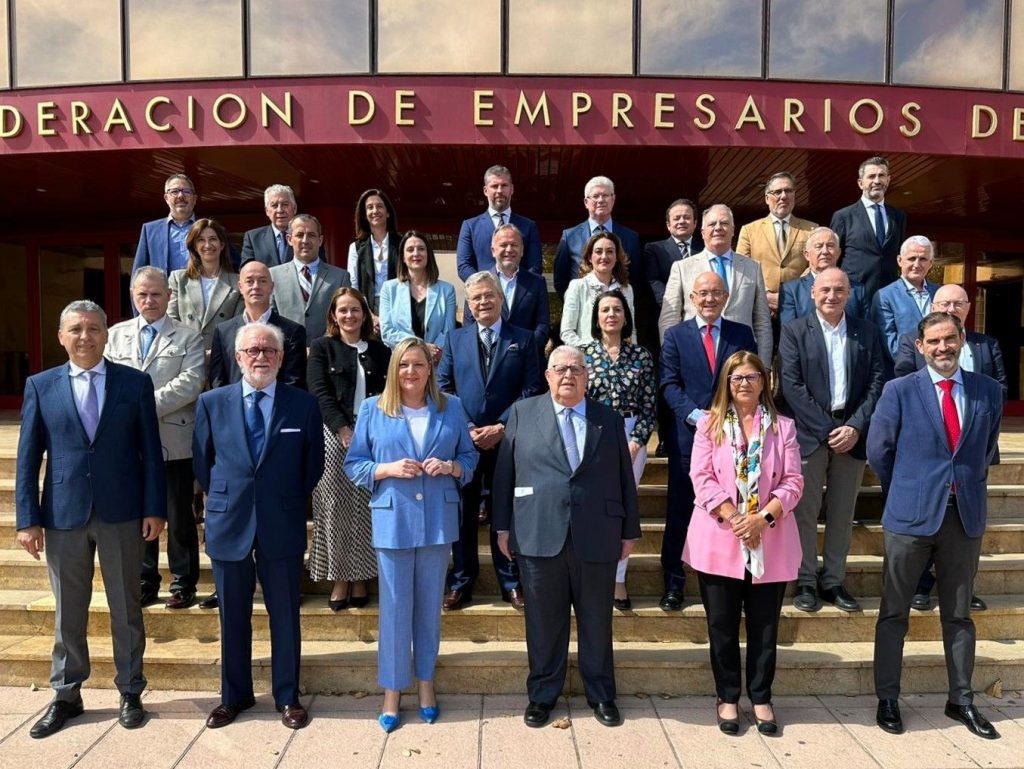 <strong><em>Virginia González Lucena, reelegida presidenta de CAEA</em></strong>