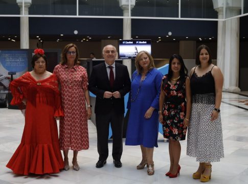<strong><em>CaixaBank viste de moda andaluza su Store Sierpes en el marco del emprendimiento femenino</em></strong>