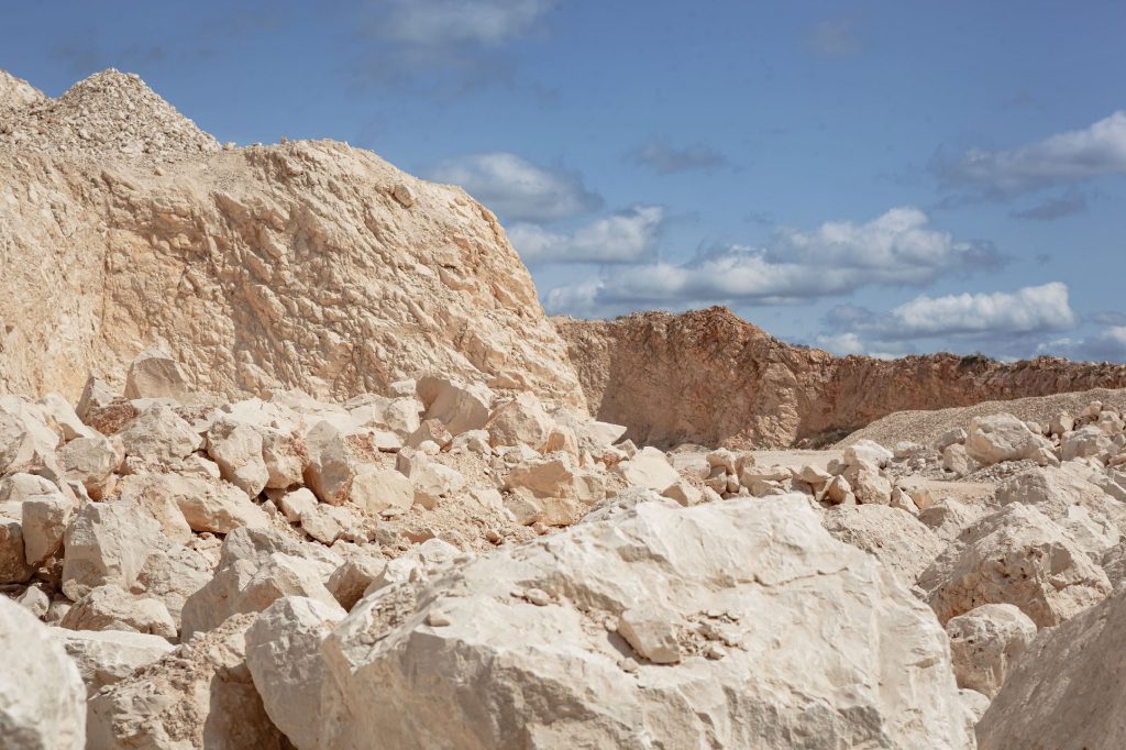 <strong>AMINER aboga por priorizar las materias primas andaluzas como la cal, esencial para el desarrollo de la minería</strong><strong></strong>