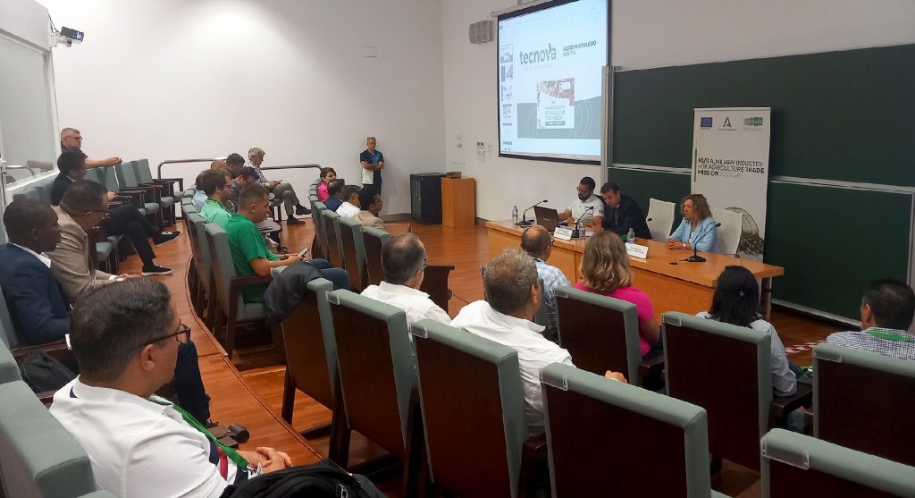 La Junta acerca a las firmas andaluzas las oportunidades en 19 mercados en el XVII Encuentro Internacional de la Industria Auxiliar de la Agricultura en Almería