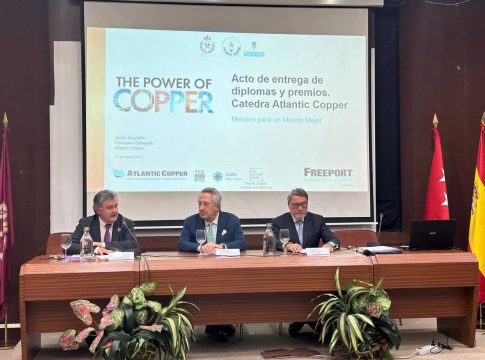 La Cátedra Atlantic Copper de la UPM entrega los premios y diplomas a los estudiantes del curso 2022/2023