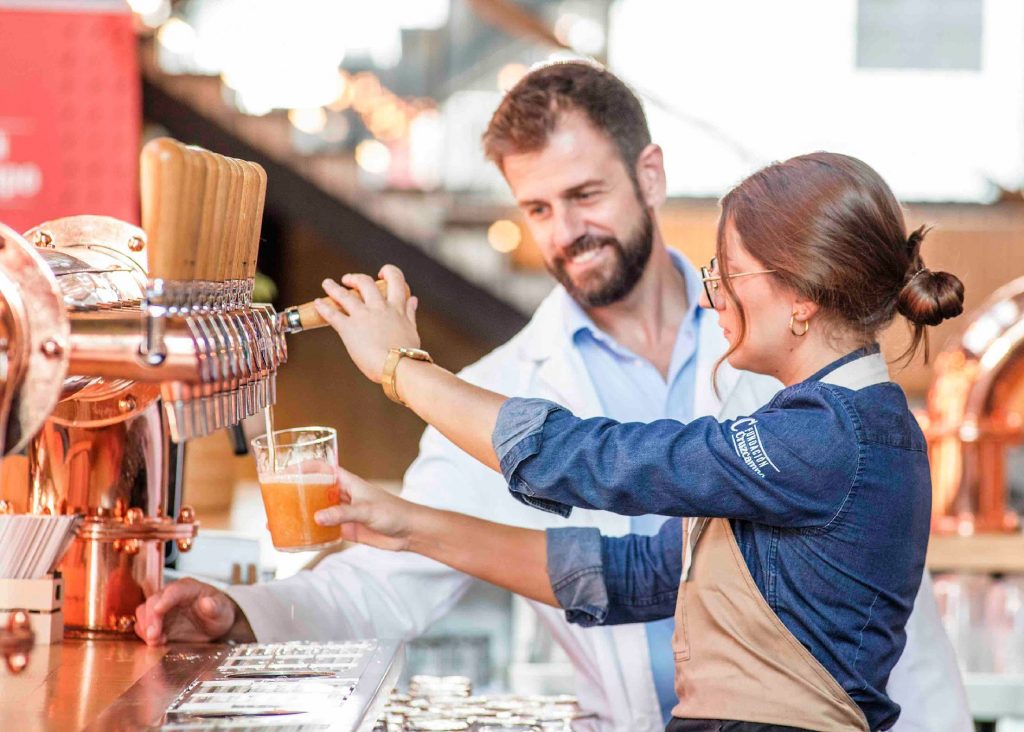Fundación Cruzcampo extiende sus cursos de hostelería para desempleados a Málaga y Cádiz