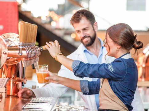Fundación Cruzcampo extiende sus cursos de hostelería para desempleados a Málaga y Cádiz