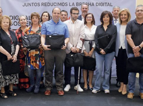 CEPSA se incorpora de la mano de Fundación CEOE<br>al proyecto ‘Digitalización Sostenible’ con una donación de 1.500 equipos informáticos