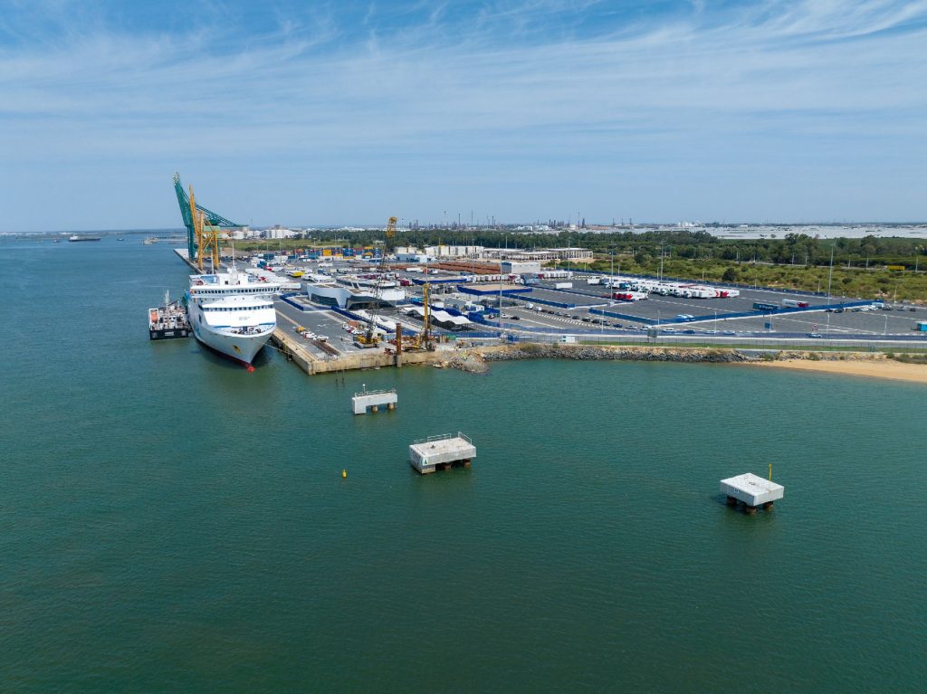 <strong>Las obras de construcción de una nueva doble rampa ro-ro en el Puerto de Huelva continúan a buen ritmo</strong>