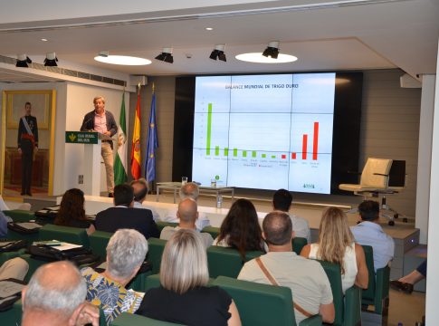 Los desmedidos costes de producción y la incertidumbre generada por el conflicto bélico, la distorsión de los mercados, la sequía y la complejidad de la nueva PAC marcan las campañas de cultivos herbáceos extensivos