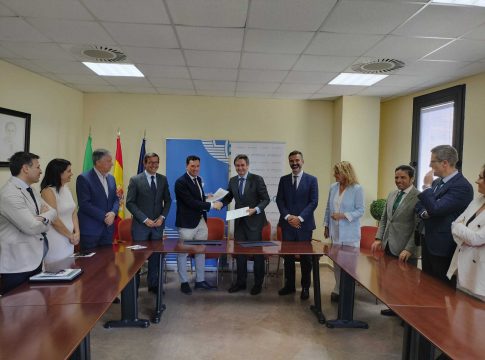 <strong>Puerto de Huelva y Endesa firman un protocolo de colaboración para coordinar acciones encaminadas a la consecución de un modelo de puerto verde</strong>
