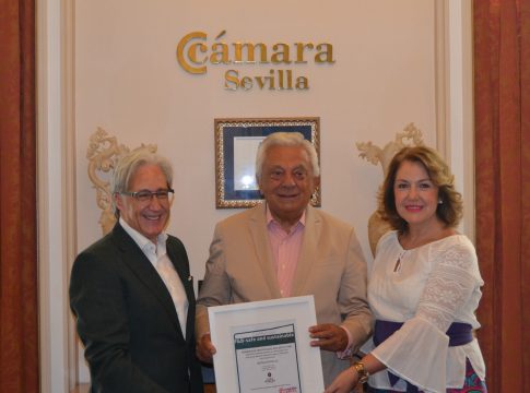 <strong>Garantía Cámara entrega el primer certificado como establecimiento seguro y sostenible al Grupo Robles</strong>