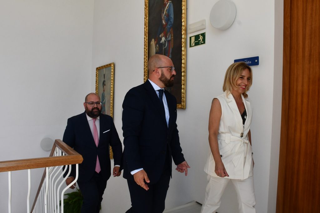 <strong>Martínez</strong> y <strong>Beardo</strong> enfocan en el <strong>turismo</strong>, el <strong>empleo</strong> y la <strong>industria</strong> la colaboración de la <strong>Diputación</strong> y el <strong>Ayuntamiento de El Puerto</strong>