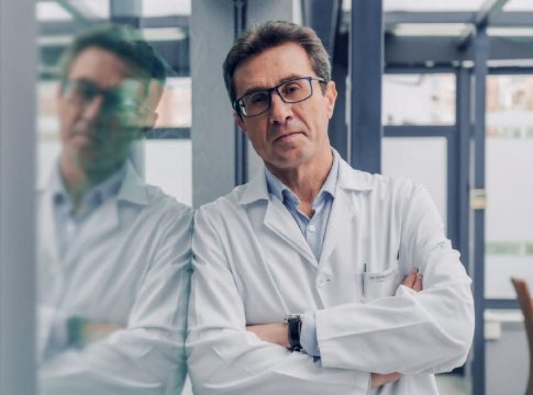 Dr. Jorge Fernández: “Es necesario hacer atractivo trabajar en Andalucía en el sistema público y esto se consigue con estabilización laboral y mejoras laborales”