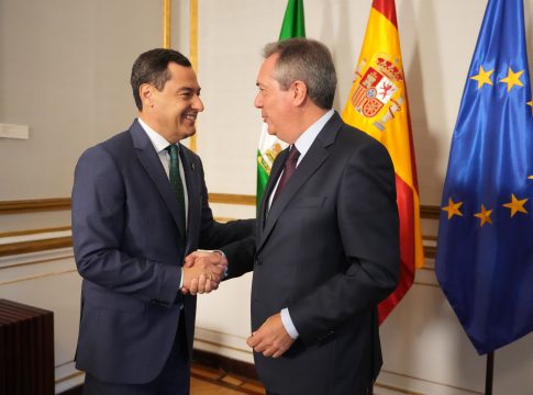 Moreno propone a los grupos parlamentarios un pacto por la defensa de los intereses de Andalucía