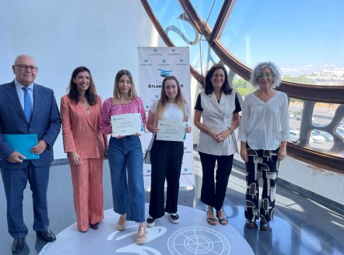 La fundación Atlantic Copper entrega tres becas internacionales para estudios universitarios en el extranjero