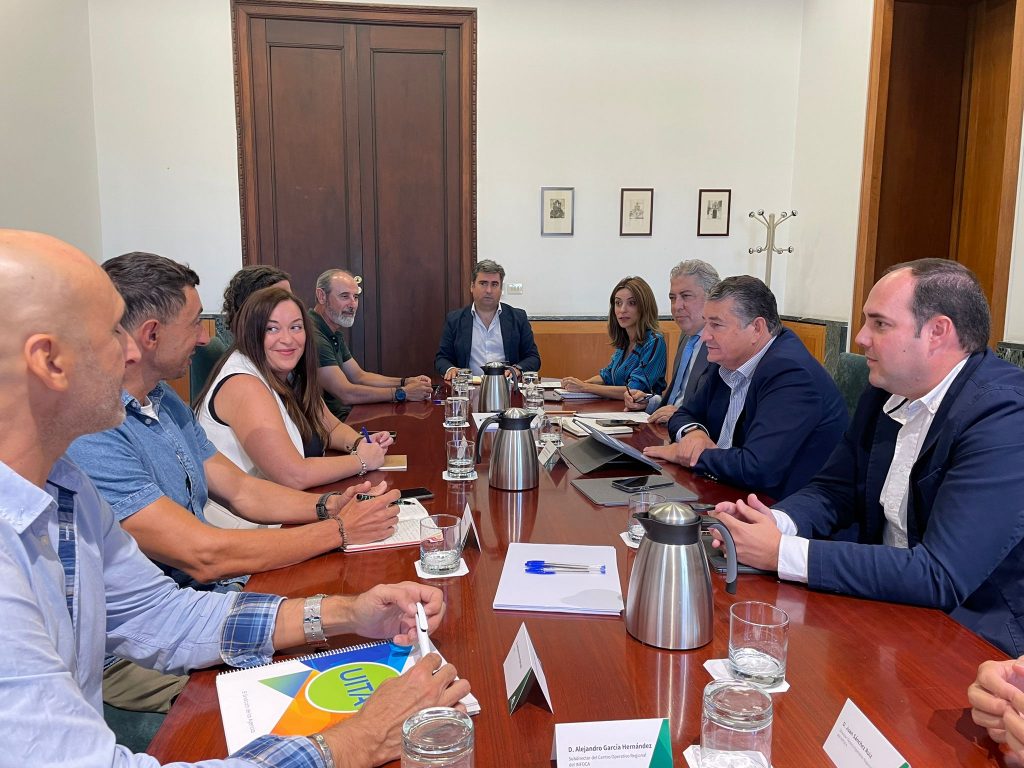 Junta y sindicatos acuerdan abordar la contratación del personal operativo de Infoca durante los 12 meses del año y la antigüedad de Amaya
