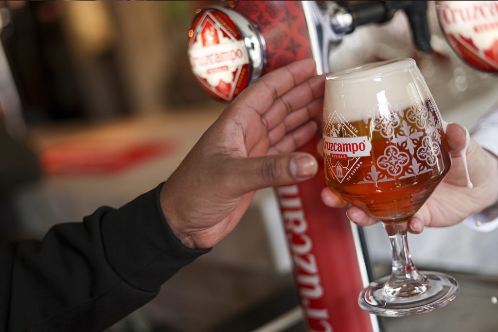 Cruzcampo llega a más de 5.000 bares de Reino Unido en menos de un año