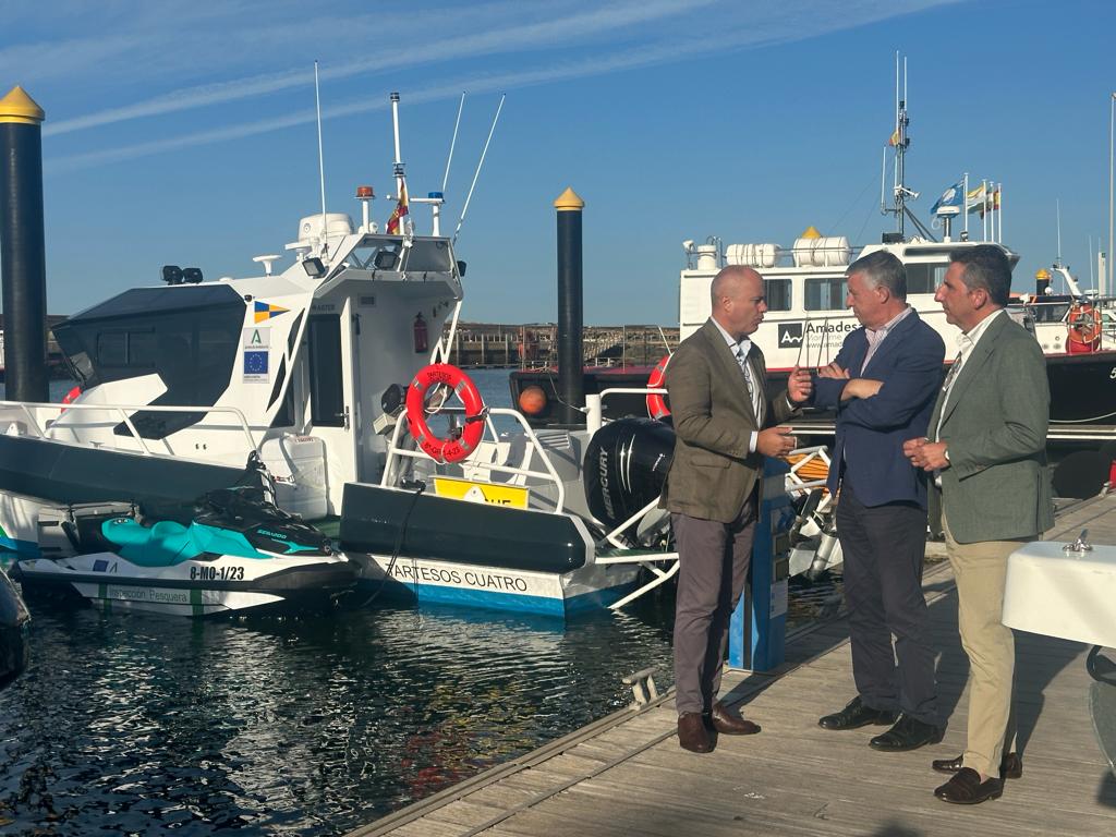 El director gerente de Agapa presenta en Huelva nuevas embarcaciones de inspección pesquera