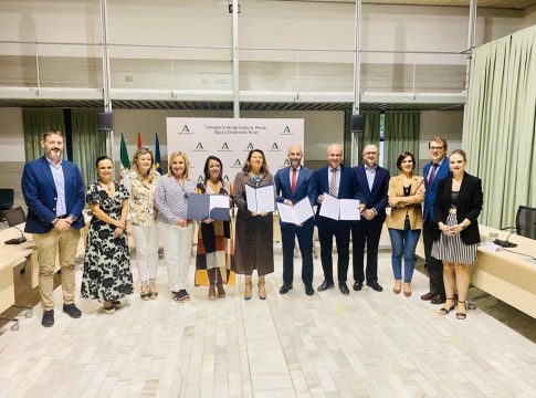 Junta y Landaluz se unen para impulsar el primer clúster agroalimentario de Andalucía