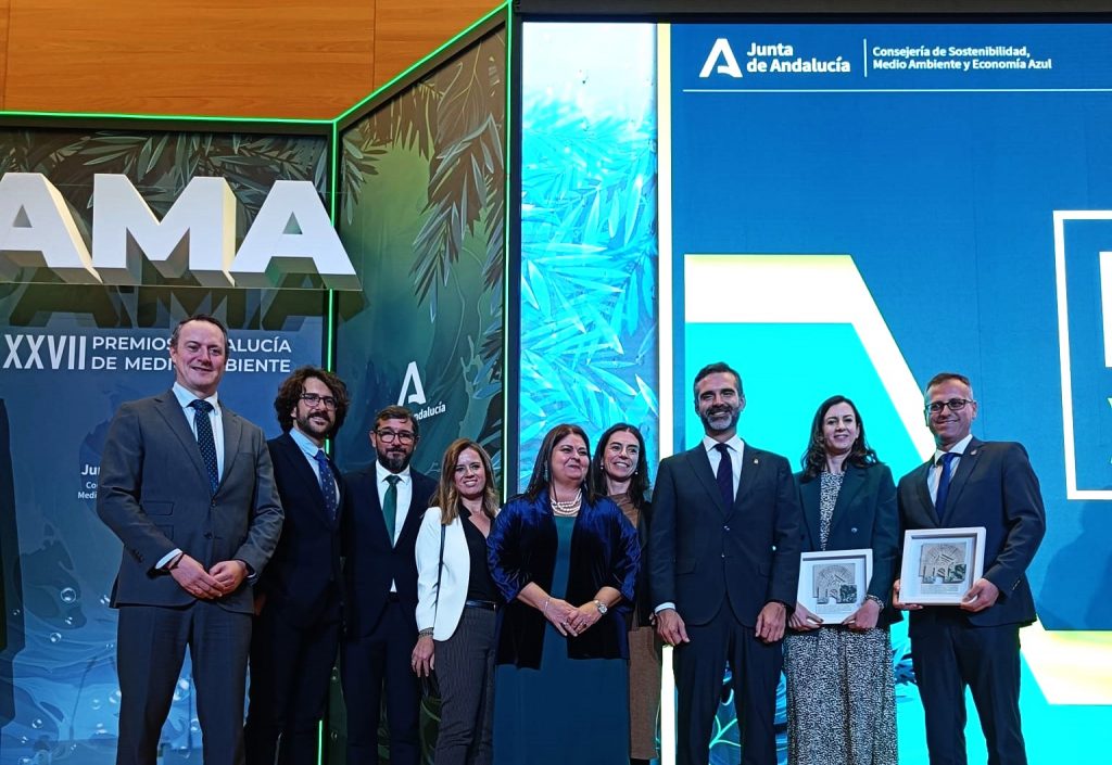 Rosario Vargas Pacheco, Presidenta de COAMBA recoge el Premio Andalucía de Medio Ambiente en la categoría de compromiso ambiental