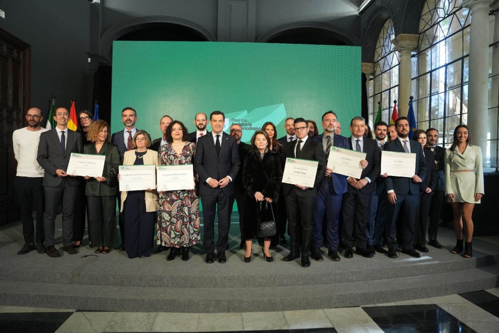 Moreno, ante la prensa en los Premios Andalucía de Periodismo: “Ayudadnos a ser mejores gobernantes”
