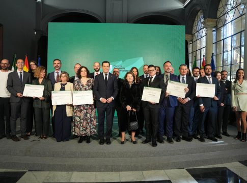 Moreno, ante la prensa en los Premios Andalucía de Periodismo: “Ayudadnos a ser mejores gobernantes”