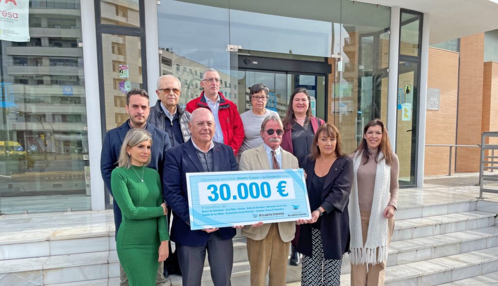 La Fundación Atlantic Cooper entrega un cheque de 30.000 euros a ocho entidades sociales en su cuarta "mesa cero"