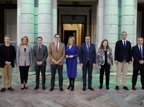 La visita del presidente de la CEOE a Huelva, respalda el liderazgo de la ciudad en la nueva revolución industrial limpia y sostenible