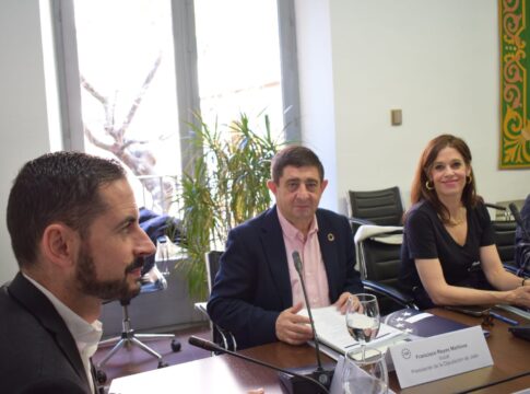 El presidente de la Diputación de Jaén participa en la celebración de la junta de gobierno de la FEMP