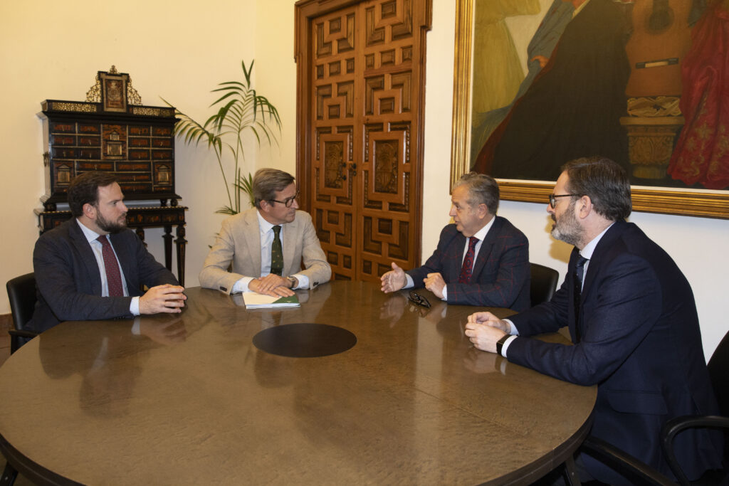 La Diputación de Córdoba y la Junta de Andalucía insisten en la urgencia de atender las necesidades energéticas de la provincia