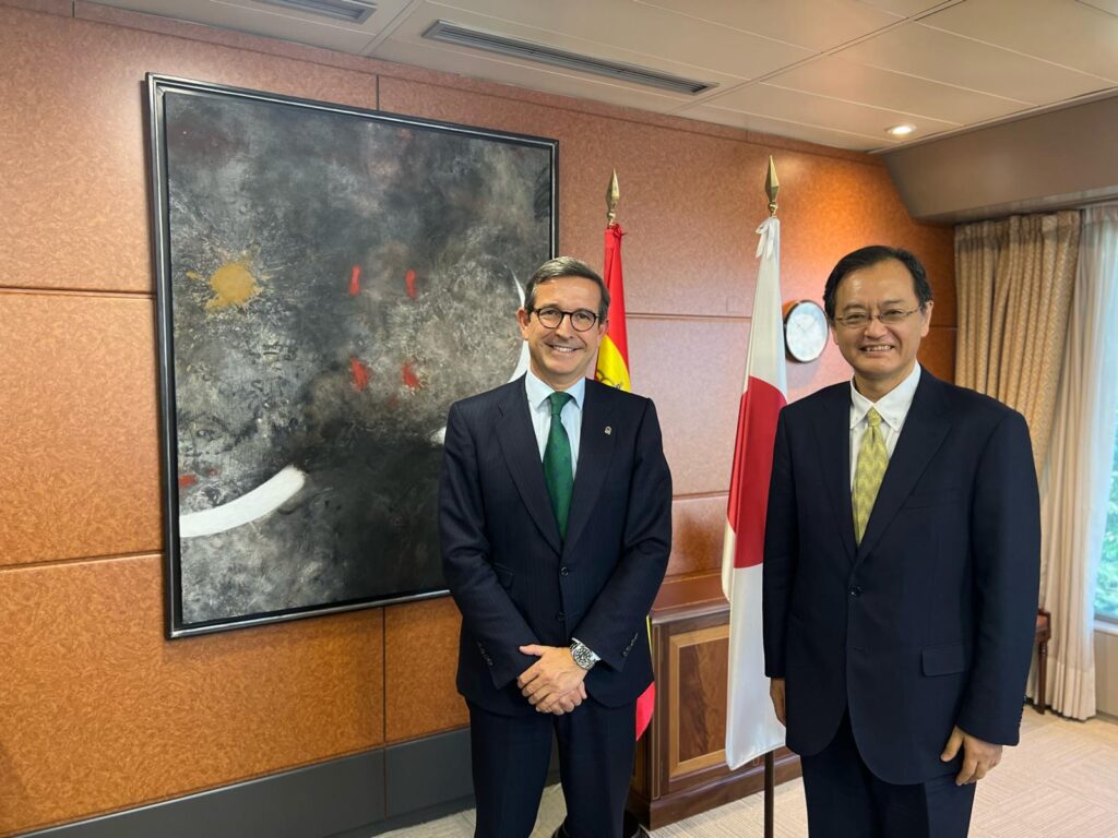 Paradela presenta al embajador de Japón la Hoja de ruta andaluza de impulso al hidrógeno verde