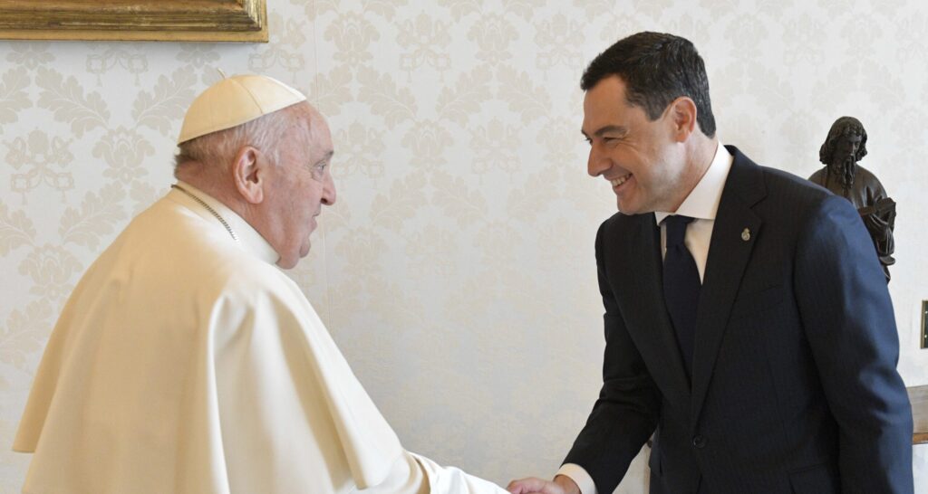 Moreno invita al Papa Francisco a visitar Andalucía