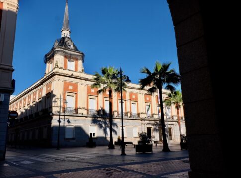 El Ayuntamiento creará bolsas de trabajo para arquitectos, informáticos, inspectores de obras y conductores