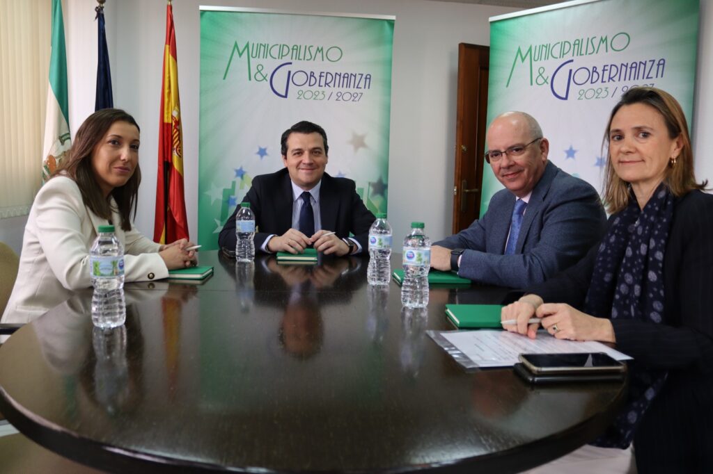 FAMP y Cámaras de Comercio abren cauces de cooperación para fomentar la actividad empresarial y el emprendimiento en los municipios andaluces