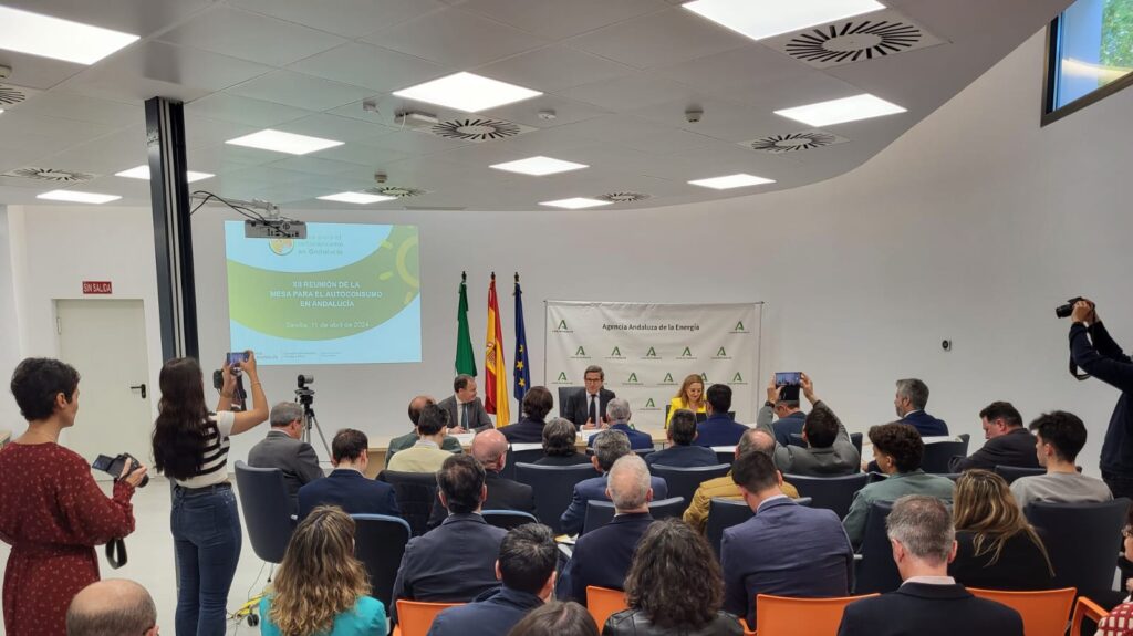 La Junta promueve medidas de simplificación con el Ministerio para agilizar las ayudas al autoconsumo