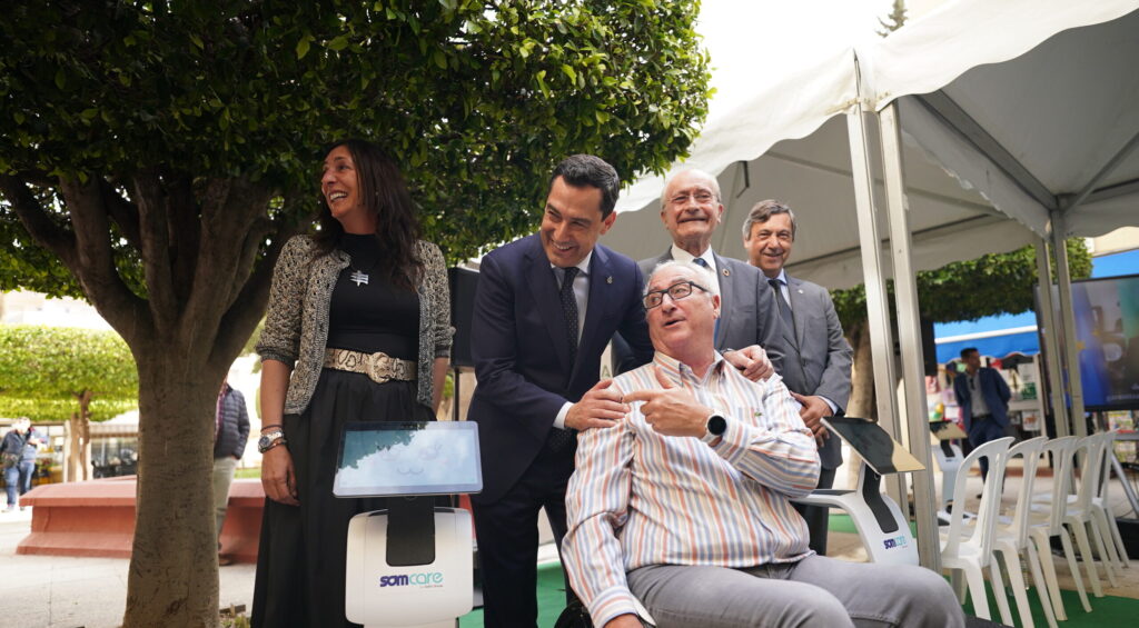 Moreno destaca la apuesta por la tecnología para mejorar la vida de los andaluces que necesitan un apoyo especial