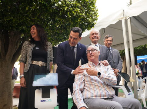 Moreno destaca la apuesta por la tecnología para mejorar la vida de los andaluces que necesitan un apoyo especial