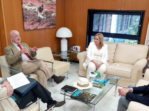 El consejero de Agricultura se reúne con el presidente de la asociación de regantes andaluces