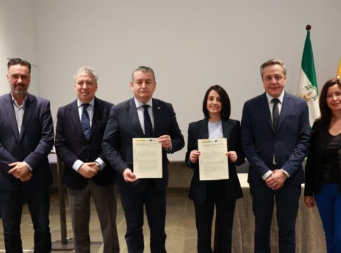 Junta y EOI acuerdan crear centros de formación en competencias digitales en grandes ciudades