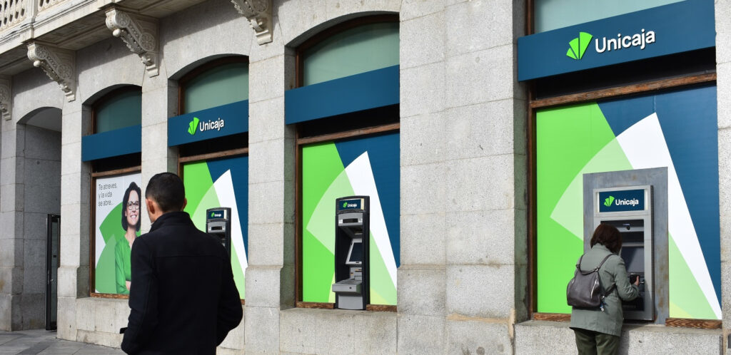 Unicaja facilita a sus clientes financiación para el pago de la Renta y anticipos de la devolución
