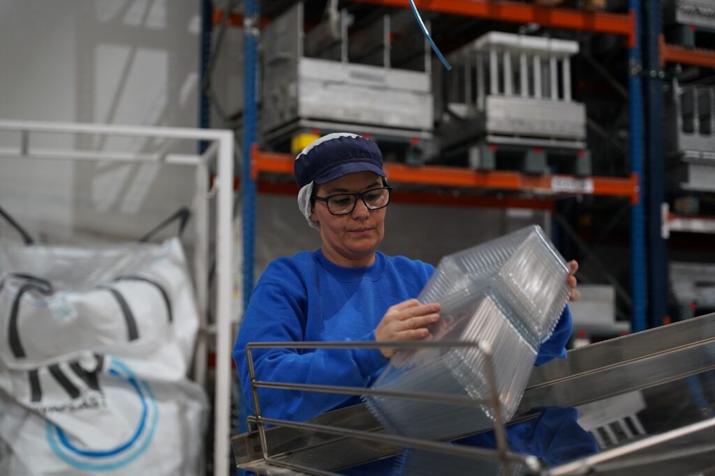 La jiennense Bandesur, con una facturación de 25 millones de euros, lleva con sus bandejas reciclables a Marruecos, Portugal y Francia