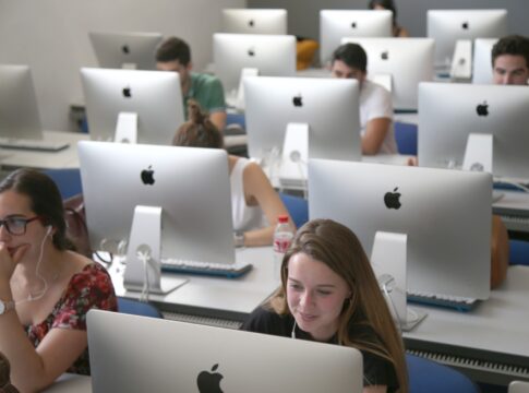 Cerca de 2.000 profesionales se forman en la Escuela de Negocios de la Cámara de Sevilla
