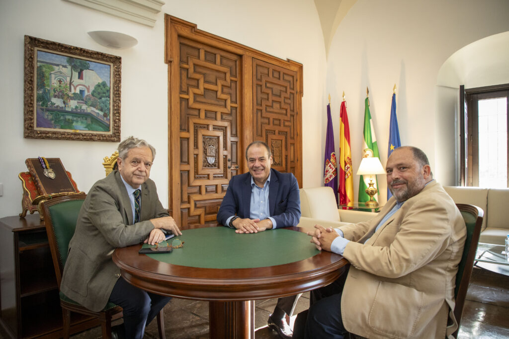 Salvador Fuentes se reúne con Caja Rural del Sur para abrir nuevas líneas de colaboración