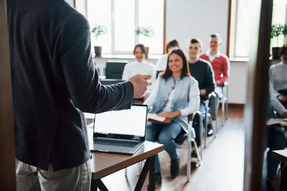 Cámaras Andalucía forma a desempleados para que impulsen sus propias empresas con el programa ‘CREA Y EMPRENDE+’