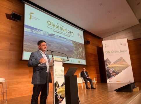 Más de 160 empresas oleoturísticas y turísticas participan en el I Foro OleotourJaén que ha inaugurado Paco Reyes