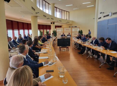 La Junta se reúne con la CEA para compartir resultados y planes con los que seguir impulsando la industria en Andalucía