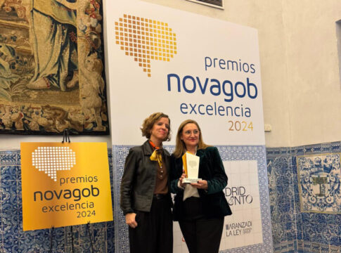 El proyecto de la Junta de uso de renovables contra la pobreza energética recibe un premio NovaGob